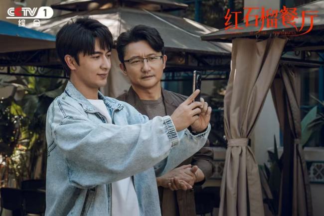 《红石榴餐厅》口碑热度两开花 烟火群像勾绘香气四溢“新疆之美”